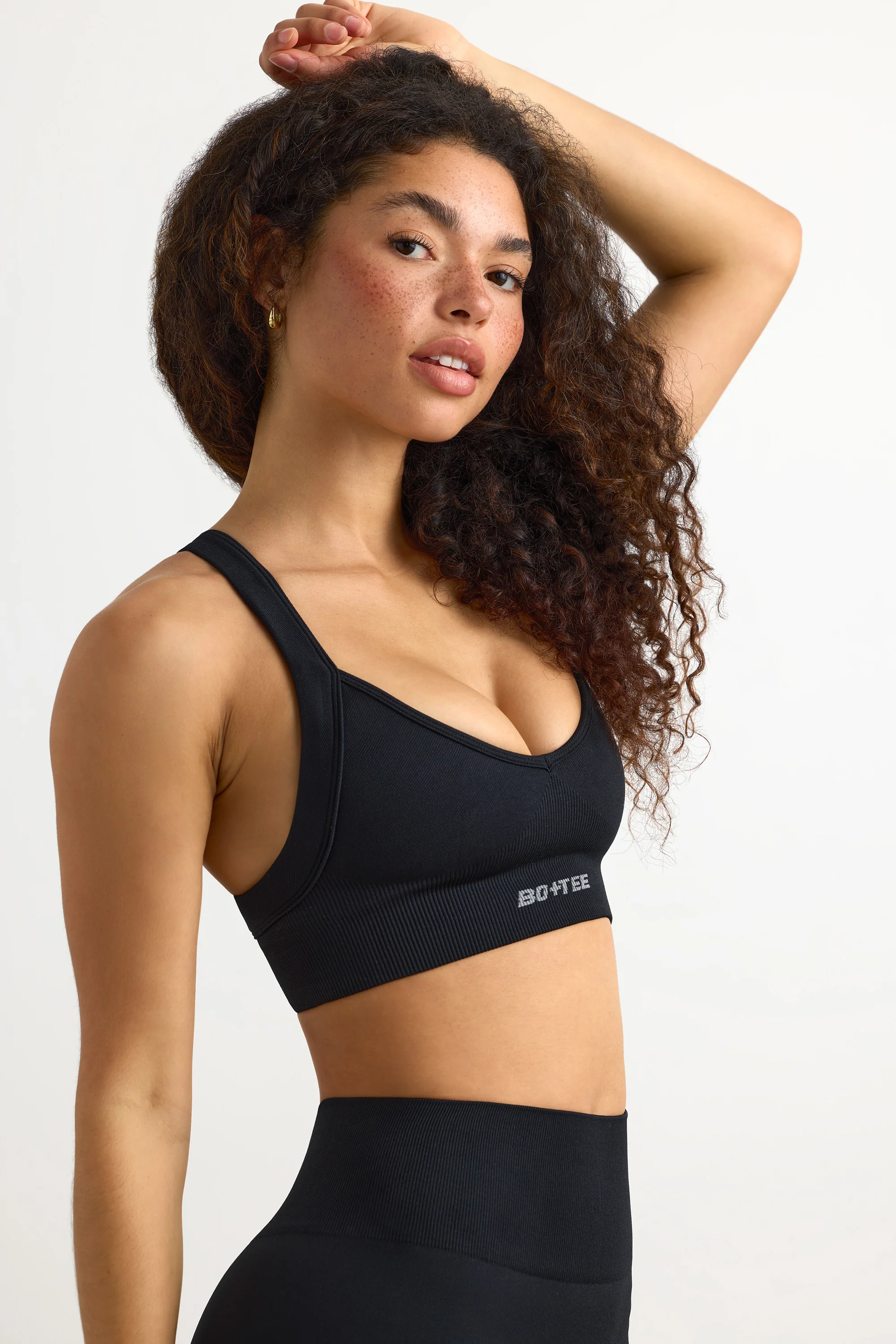 Super Sculpt Seamless Cross-Back Sports Bra in Black - Image 3