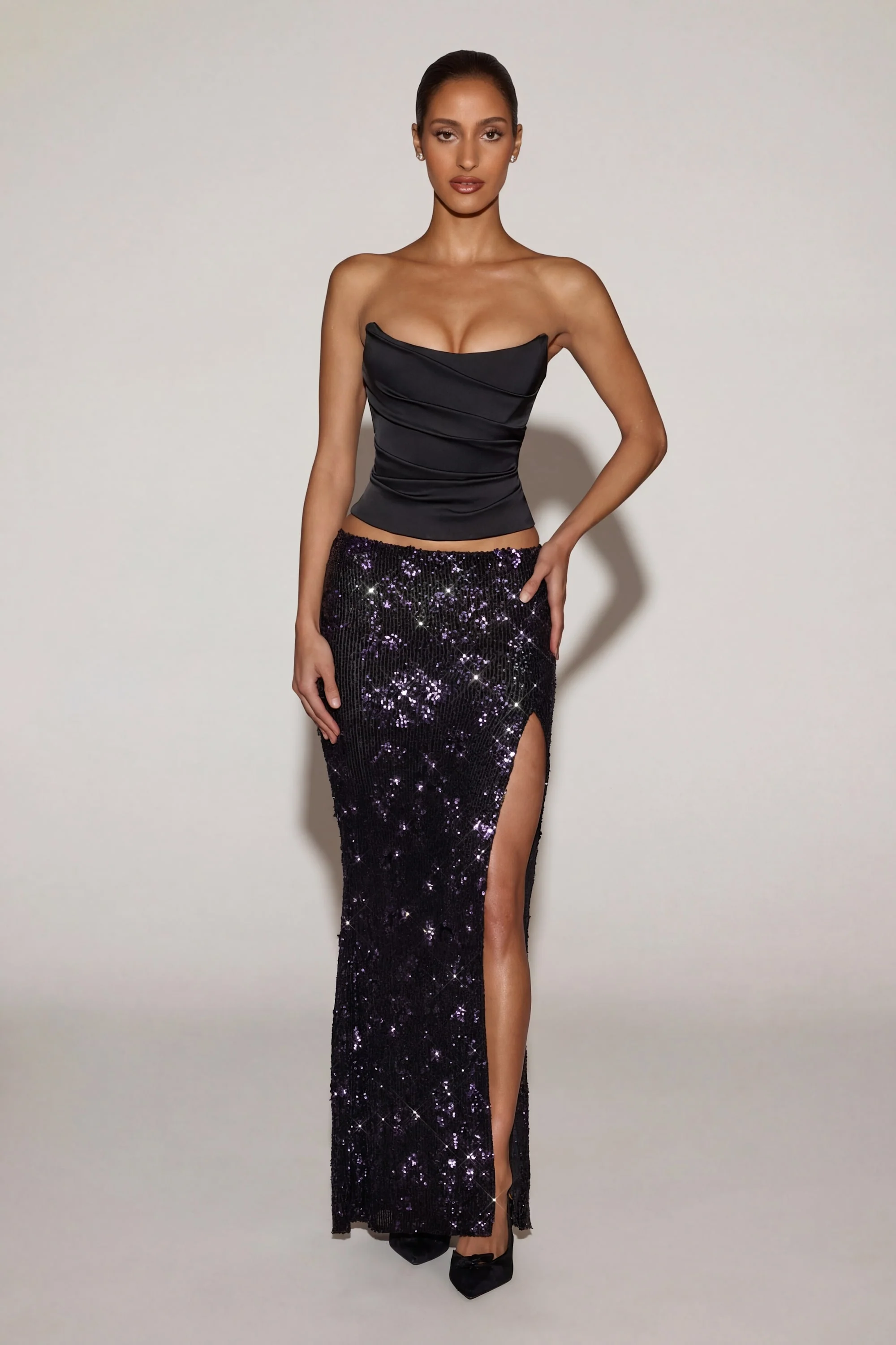Embellished Mid-Rise Thigh-Split Maxi Skirt in Black Purple